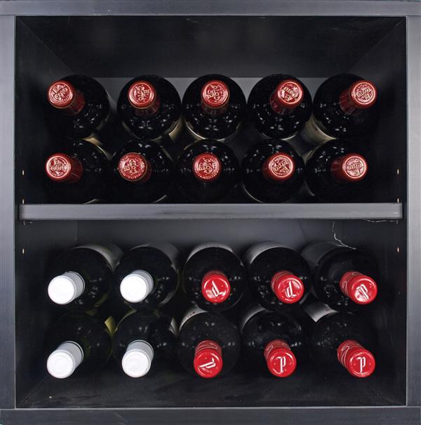 Botellero con balda para 20 botellas.